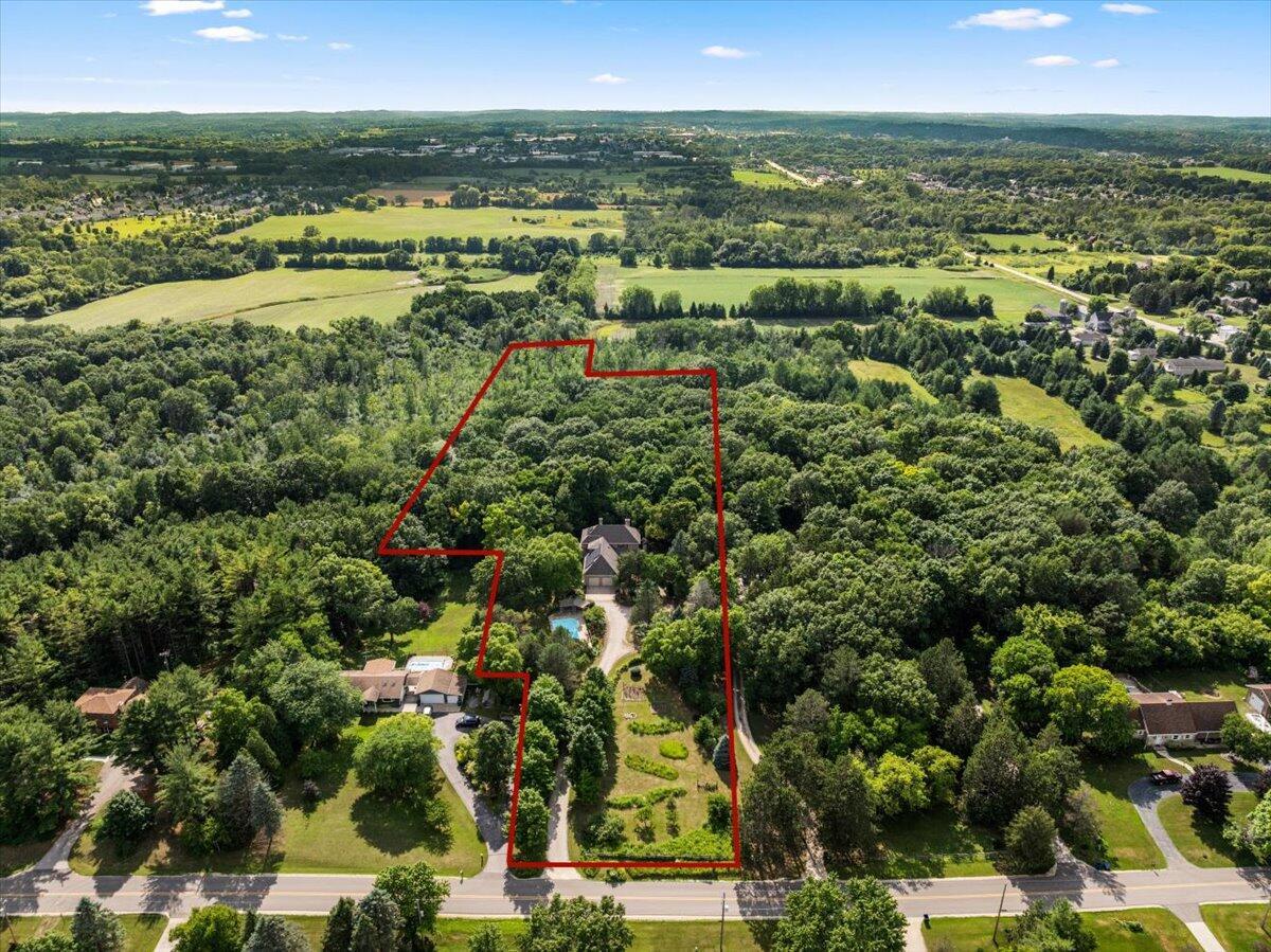 5613 Maple Rd, Trenton, WI 53095