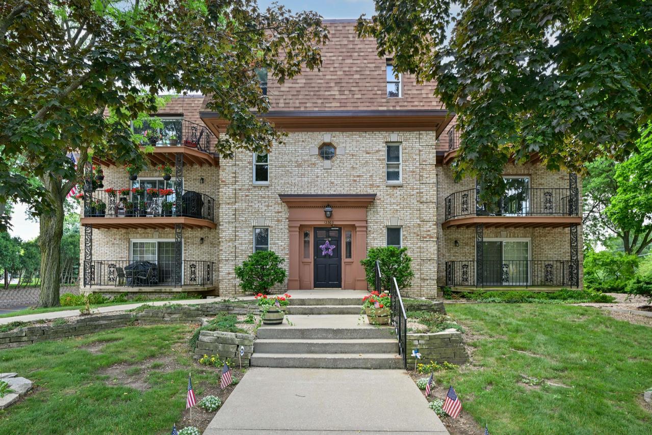 12303 W Center St #2A, Wauwatosa, WI 53222