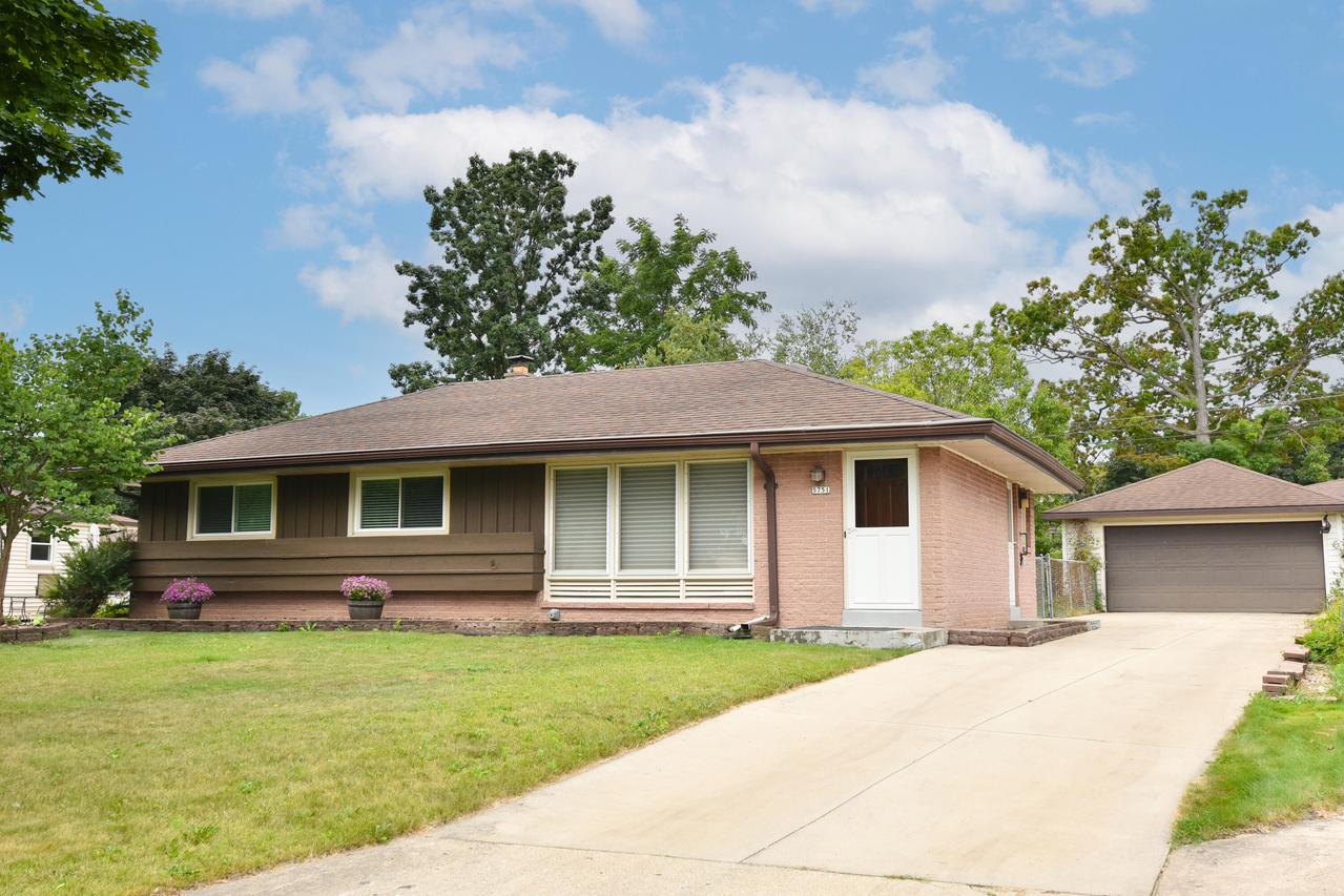 5751 S 38th Ct, Milwaukee, WI 53221