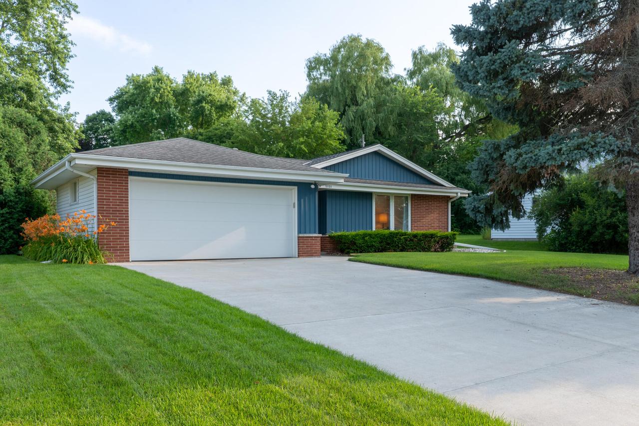 15125 W Fenway Dr, New Berlin, WI 53151