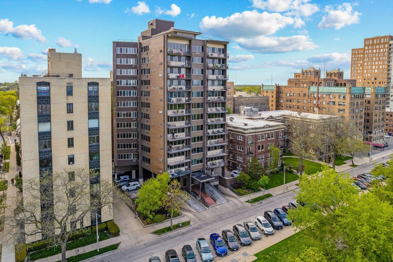 1919 N Summit Ave #6D, Milwaukee, WI 53202