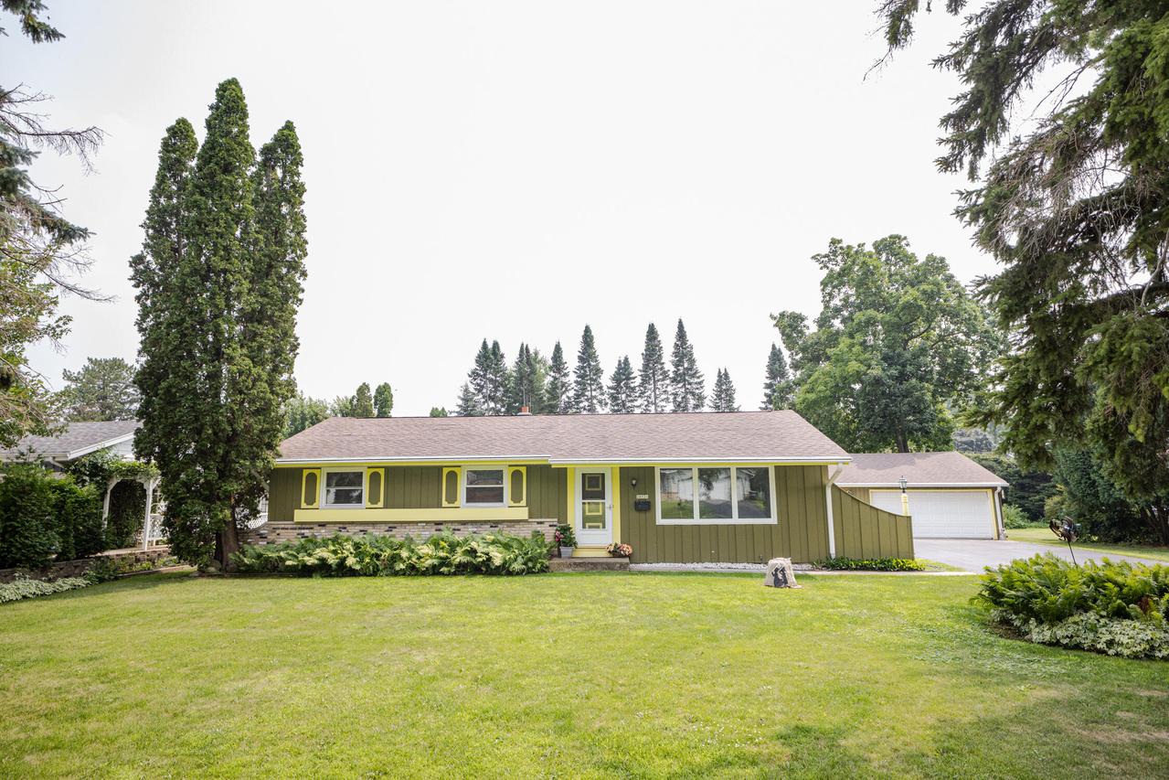 26731 Katherine St, Norway, WI 53185