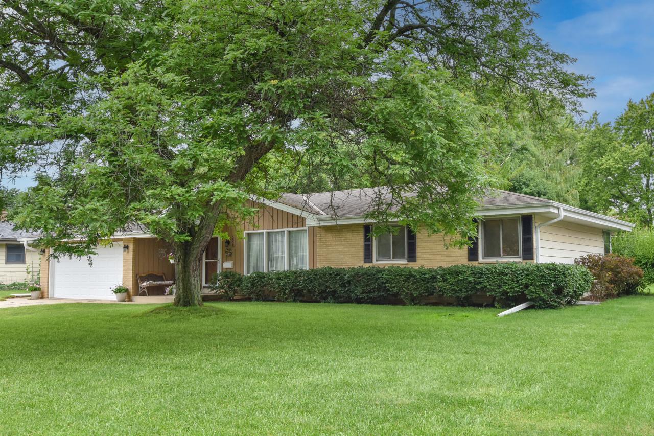 5928 Sugarbush Ln, Greendale, WI 53129