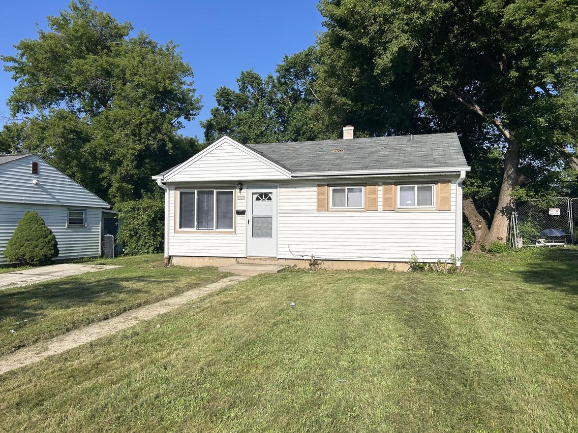 5725 N 61st St, Milwaukee, WI 53218