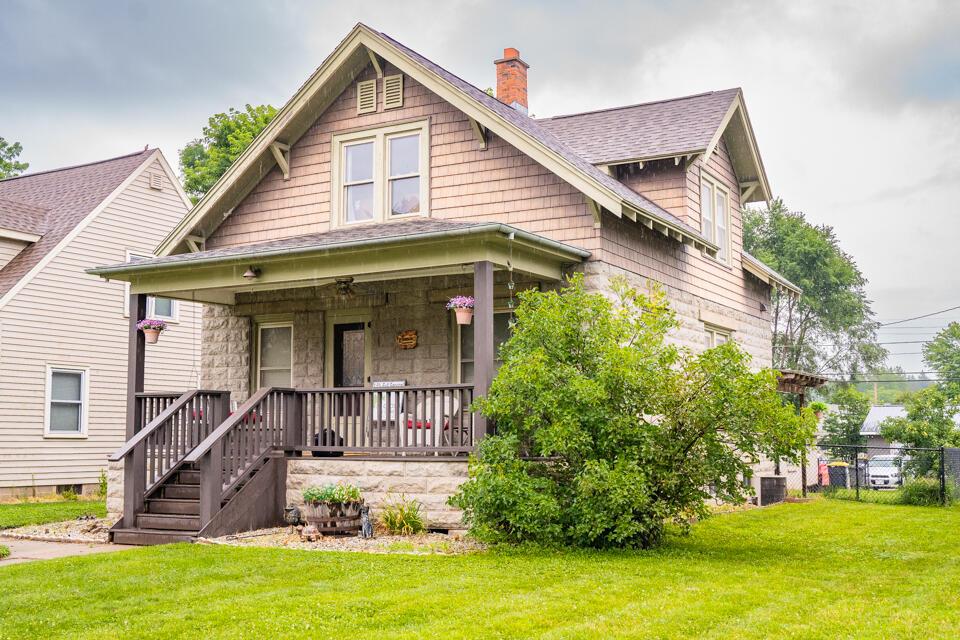 407 1st Ave, Holmen, WI 54636