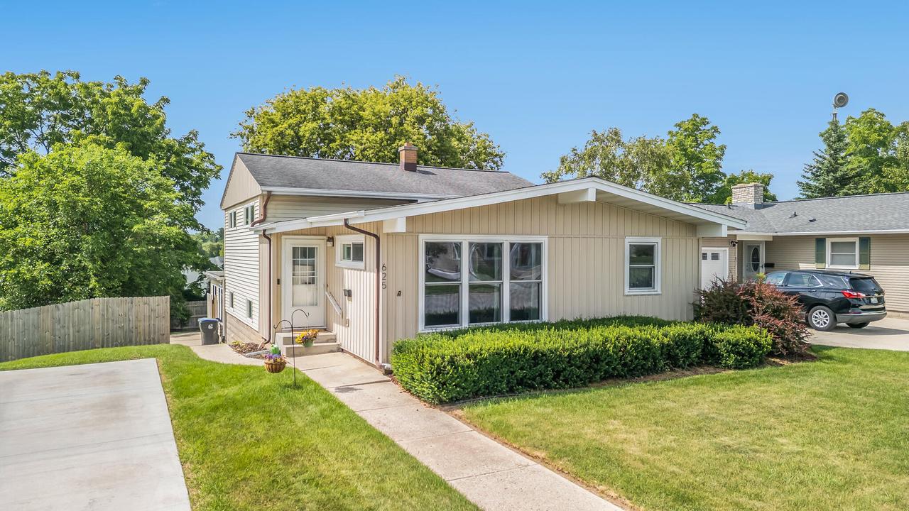 625 Western Ave, Sheboygan Falls, WI 53085