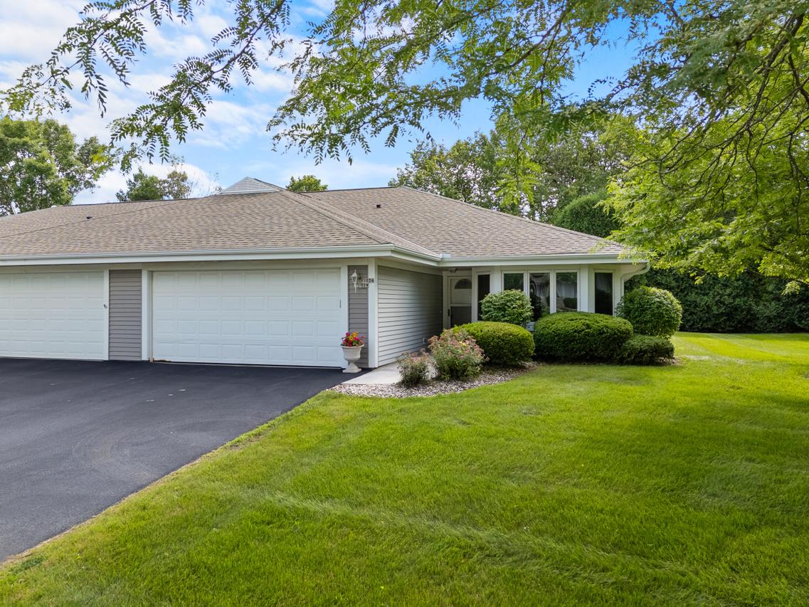 11024 N Mequon Sq., Mequon, WI 53092
