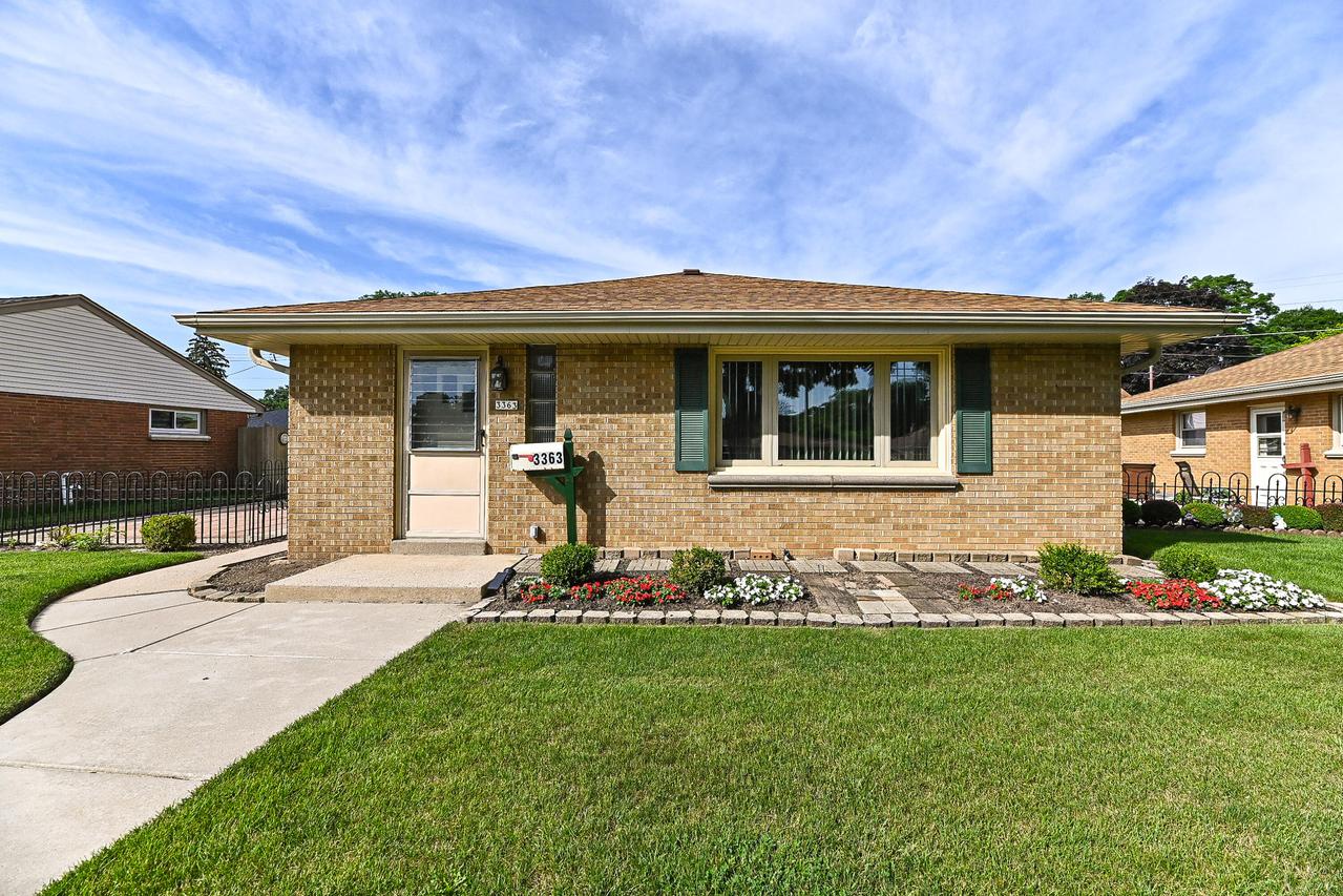 3363 S Honey Creek, Milwaukee, WI 53219