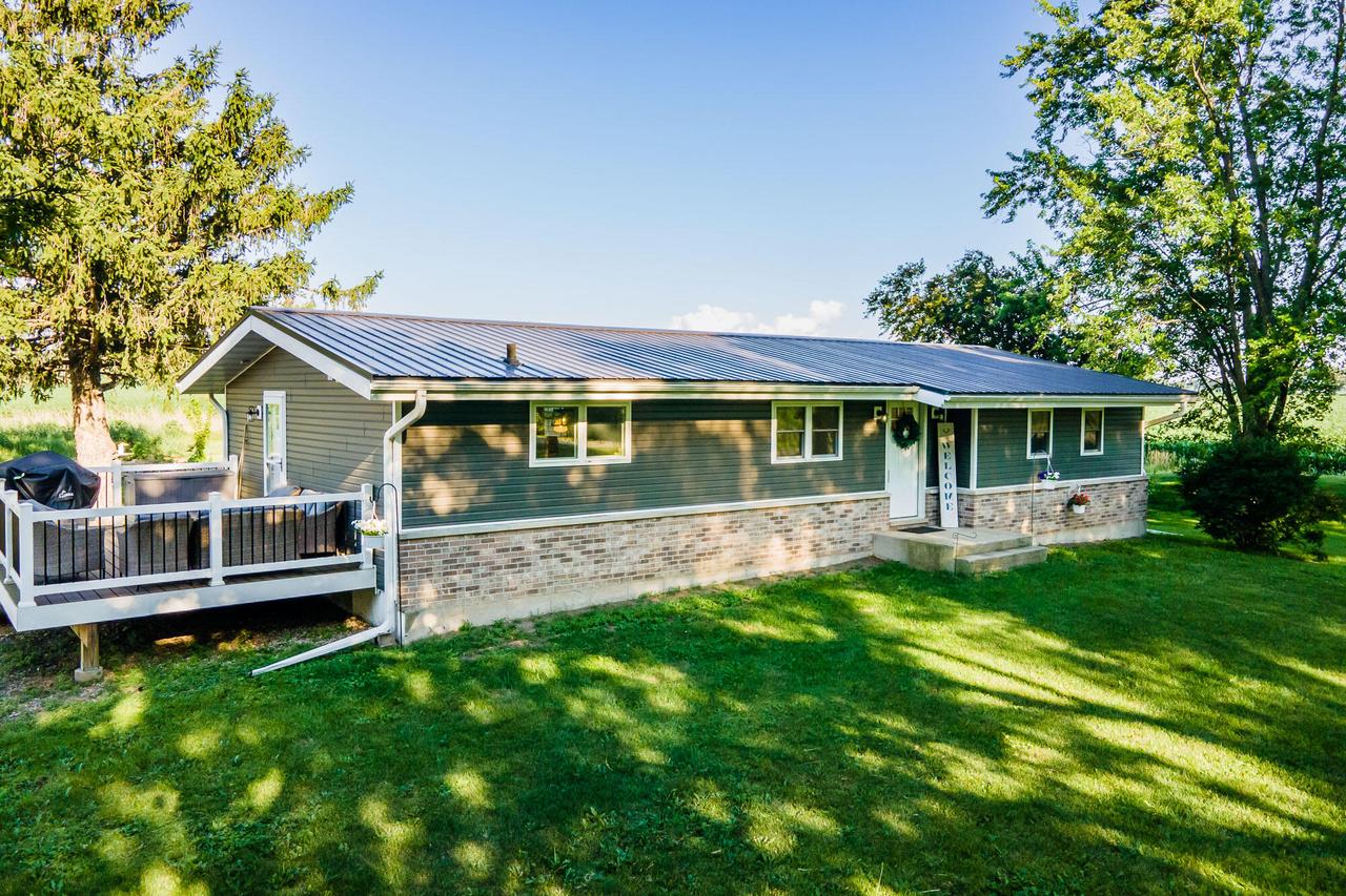 N2232 Peters Rd, Sharon, WI 53585