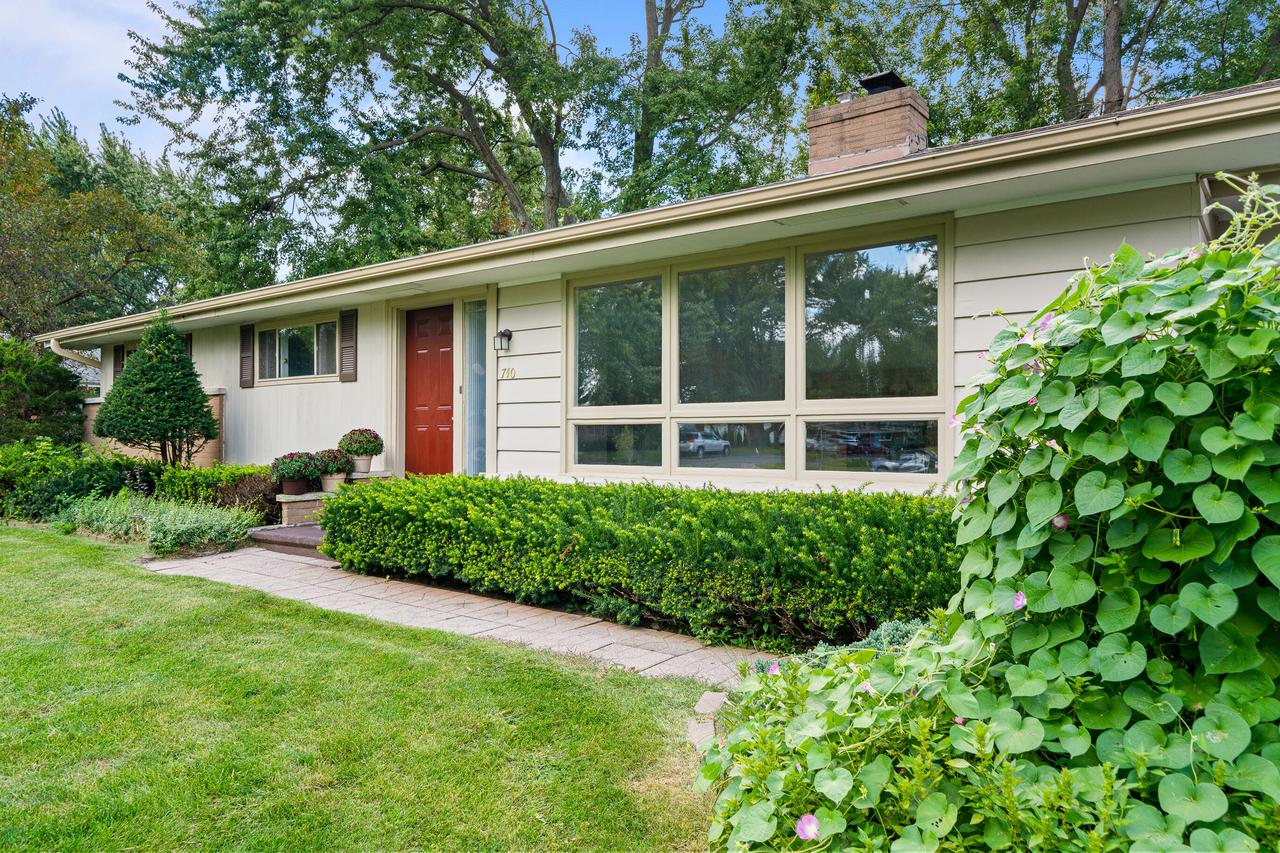740 Tyrrell Ln #Q, Delavan, WI 53115