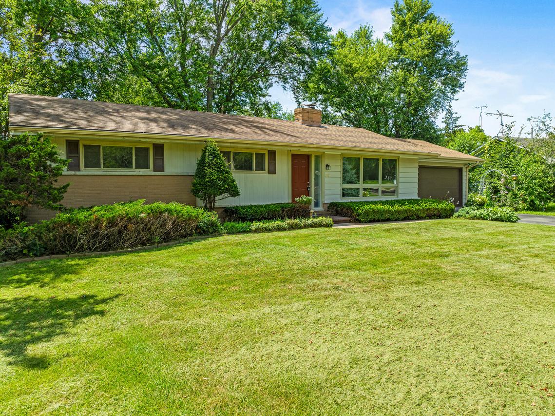 740 Tyrrell Ln #Q, Delavan, WI 53115