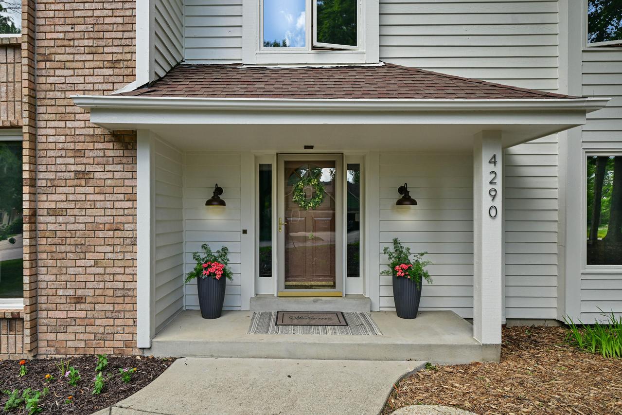 4290 S Coventry Rd, New Berlin, WI 53151
