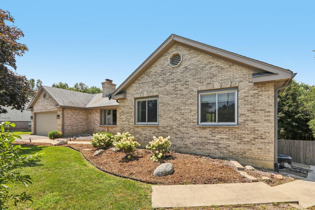 12122 220th Ave, Salem Lakes, WI 53104