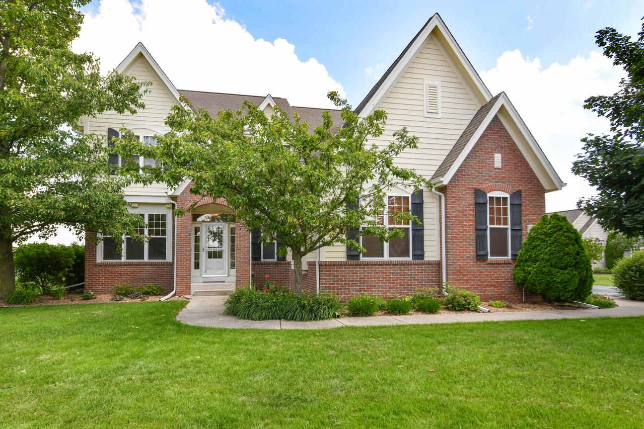 1851 River Lakes, Oconomowoc, WI 53066