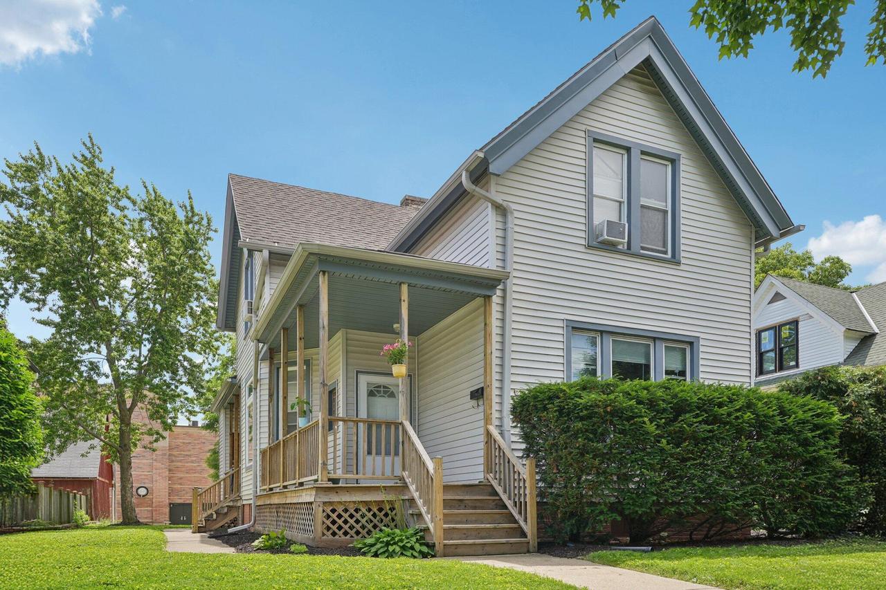 637 E Otjen St, Milwaukee, WI 53207