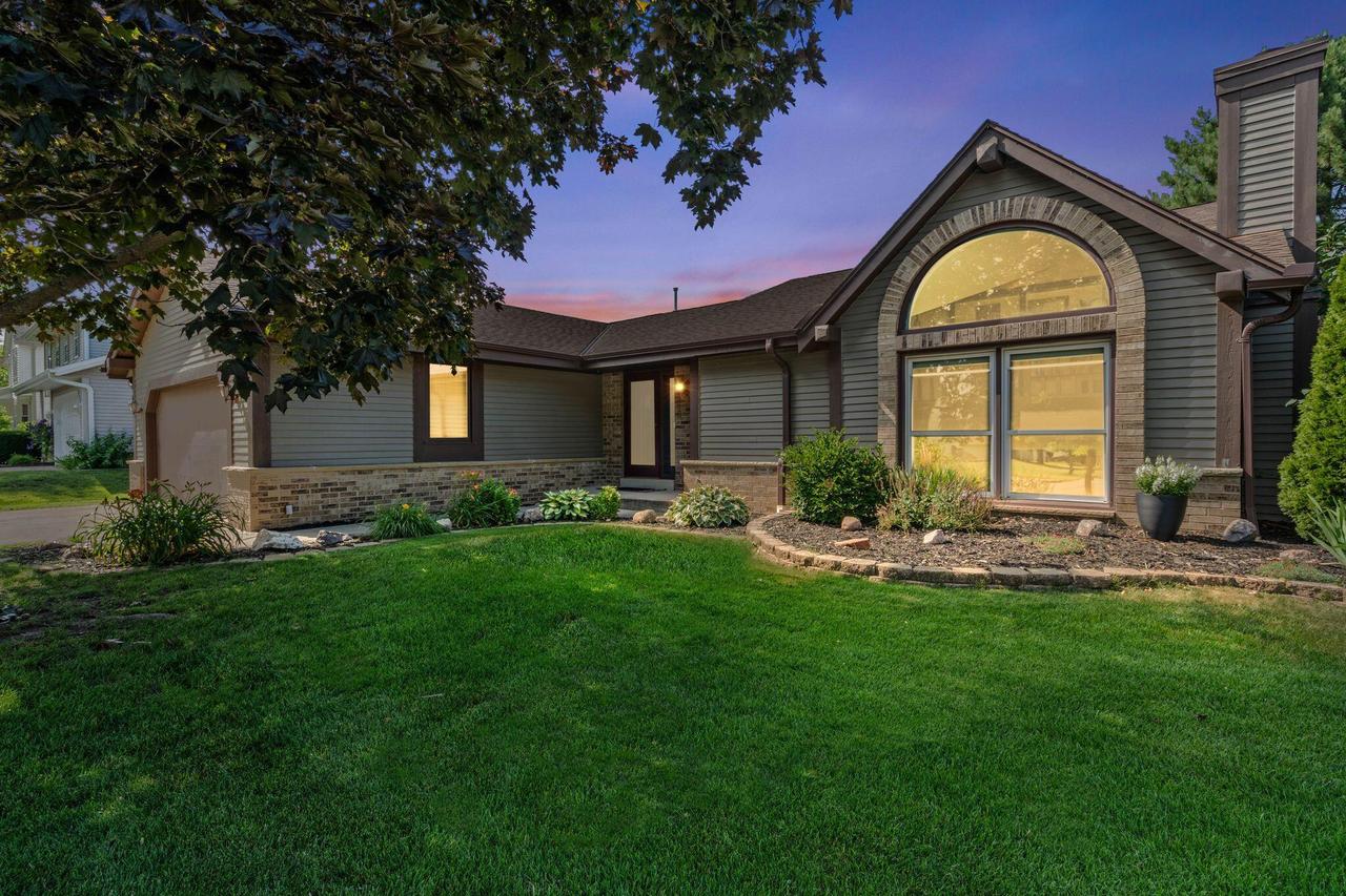 880 E Elm Rd, Oak Creek, WI 53154