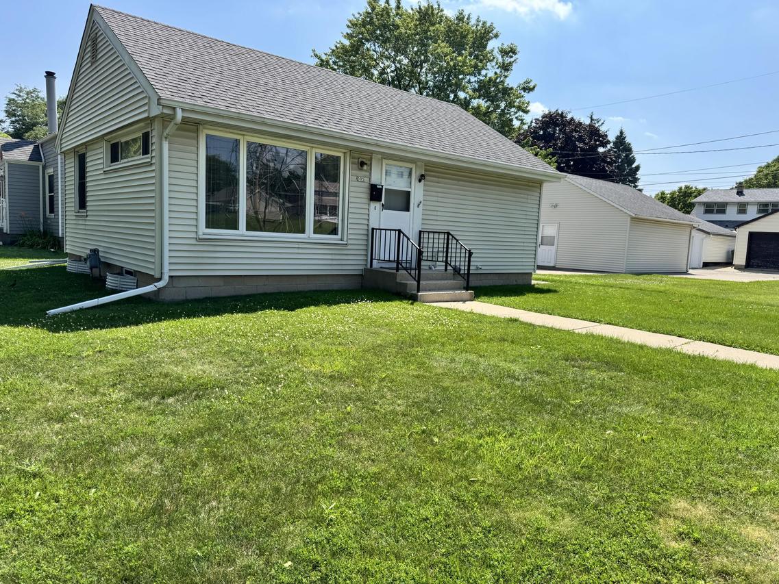 505 W Waterford Ave, Milwaukee, WI 53207