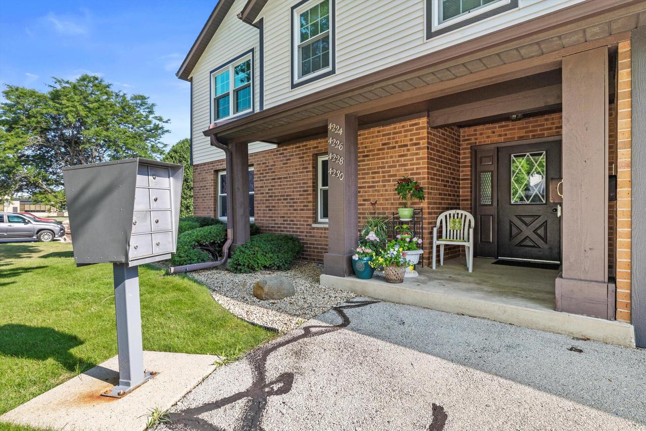 4228 80th Pl, Kenosha, WI 53142
