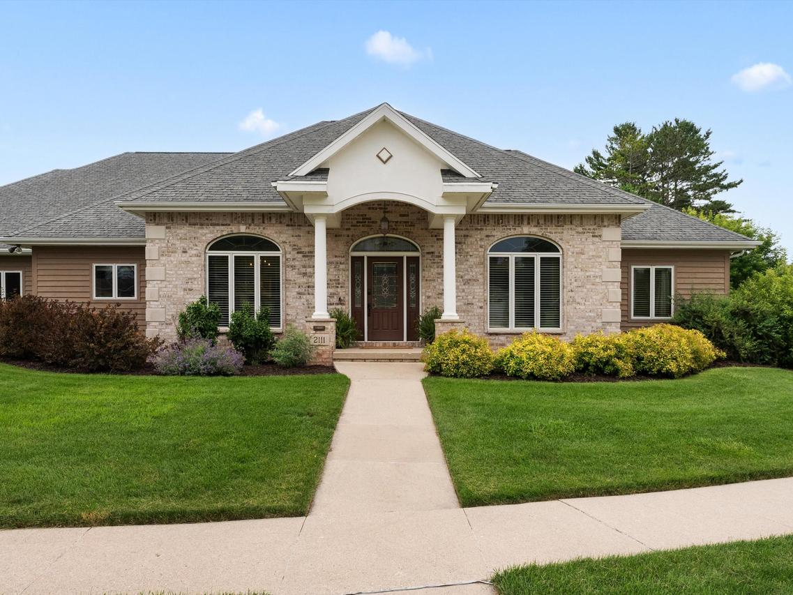 2111 Stoney Brook, Manitowoc, WI 54220