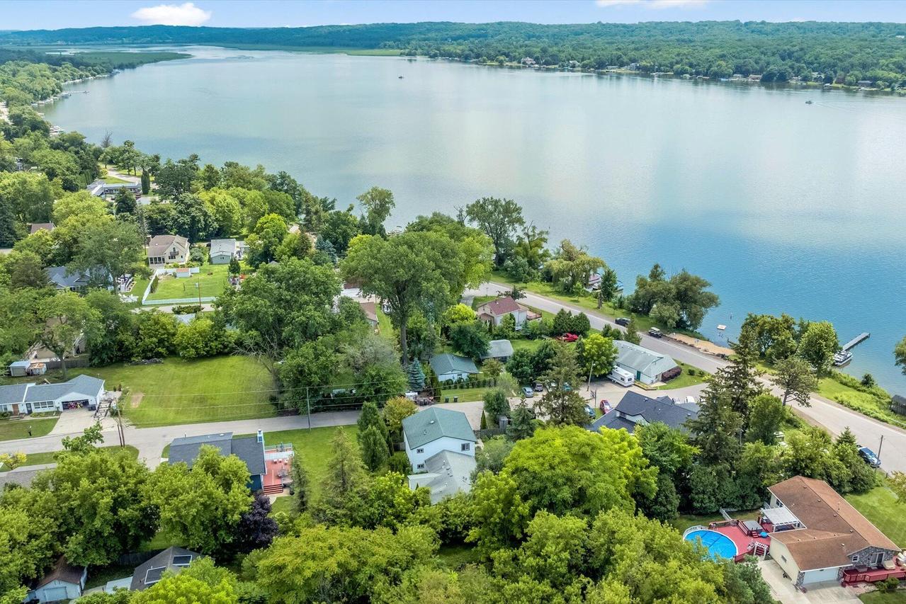 N3062 Uranus Rd, Geneva, WI 53147