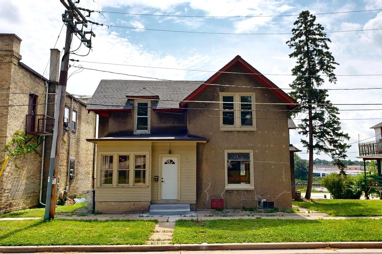 204 Wisconsin Dr, Jefferson, WI 53549
