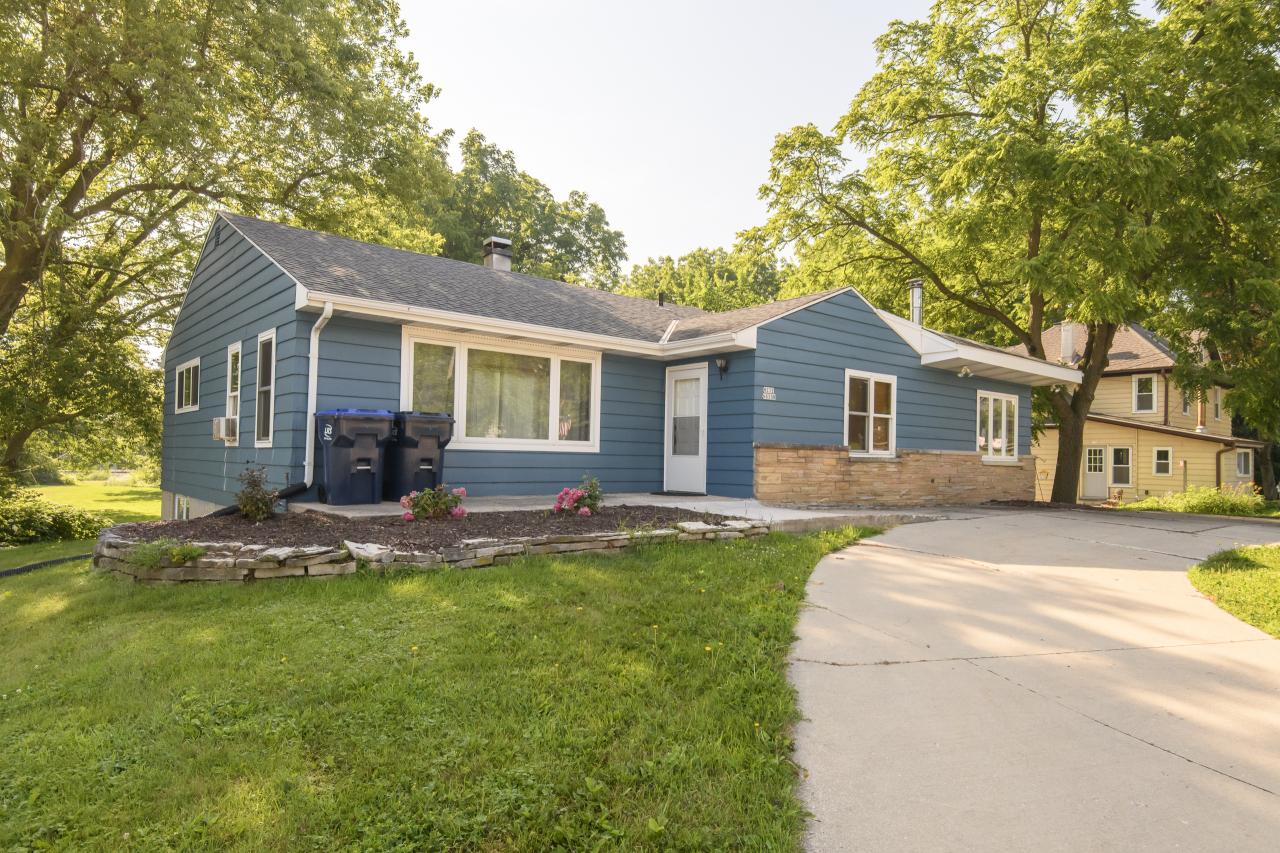 W232N6308 Waukesha St, Sussex, WI 53089