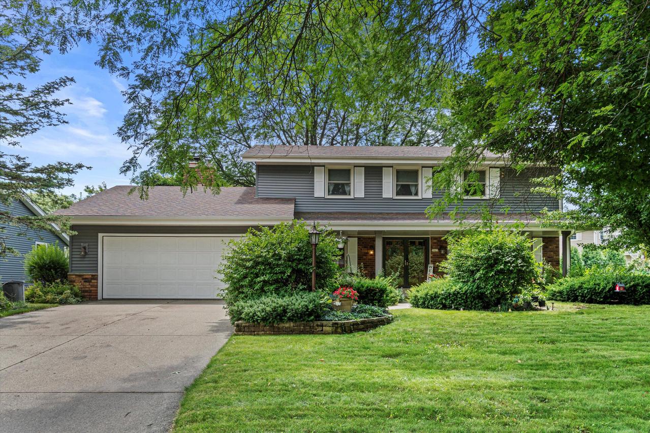 7027 Horizon Dr, Greendale, WI 53129