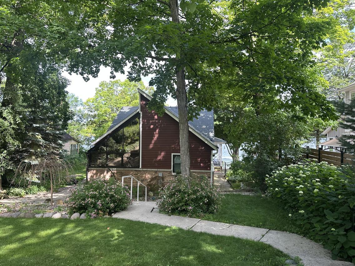 3817 Thoma Park, West Bend, WI 53095
