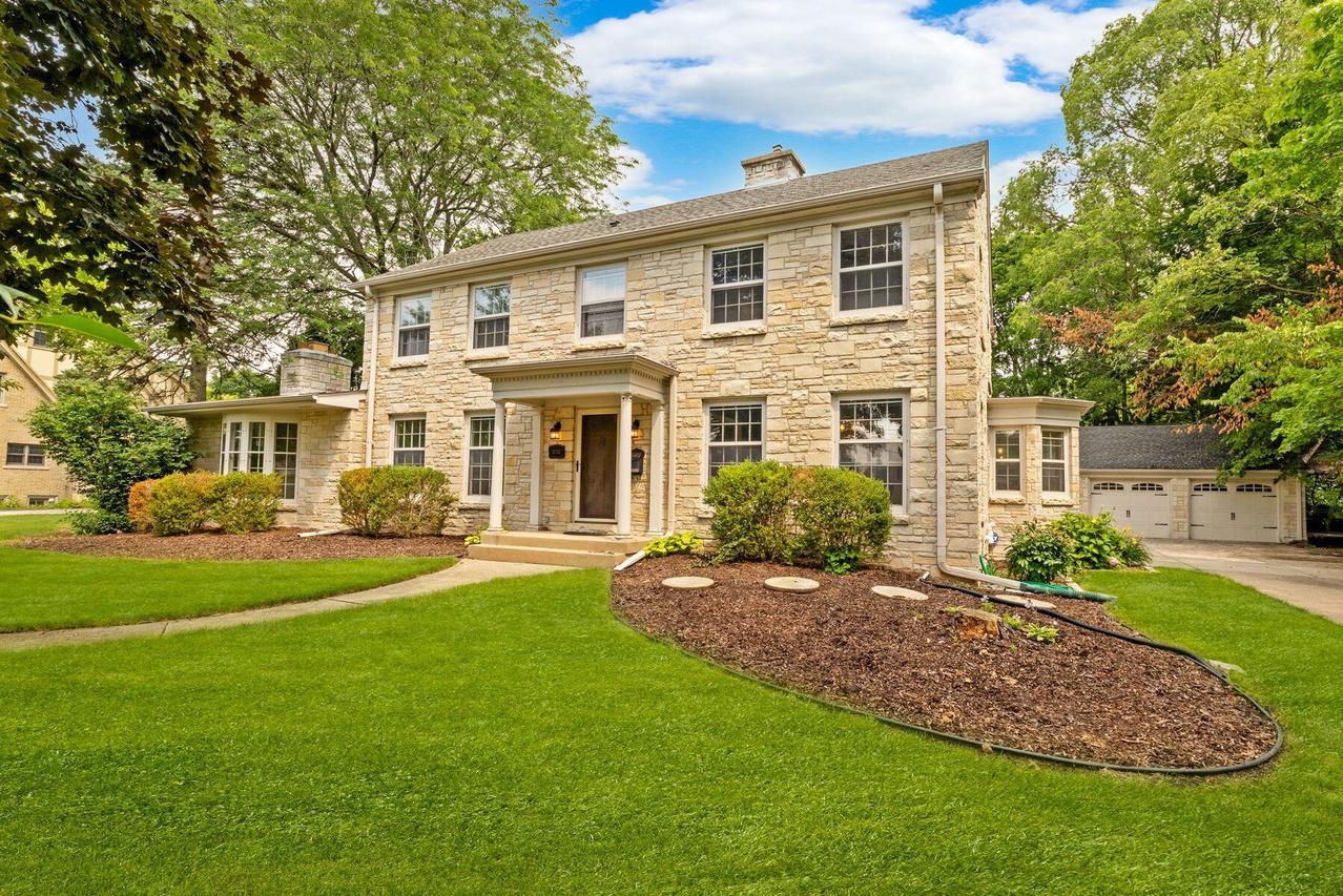 N87W15750 Kenwood Blvd, Menomonee Falls, WI 53051