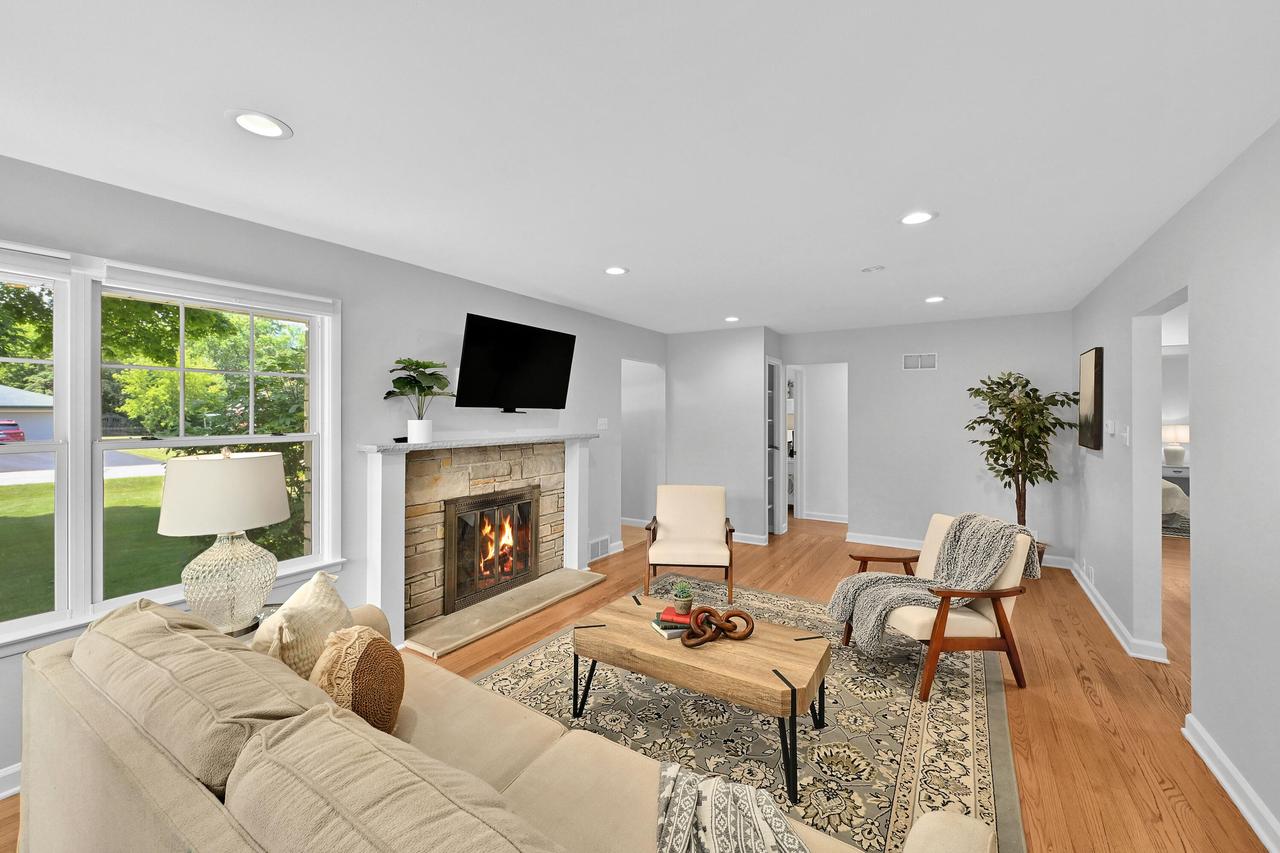 340 N Fairway Dr, Brookfield, WI 53005