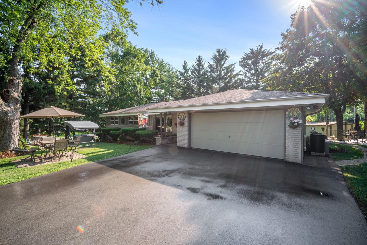 1278 Country Highlands Dr, Richfield, WI 53033