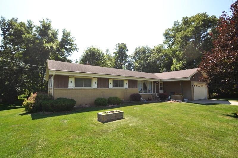 155 Beatrice Dr, Hartford, WI 53027