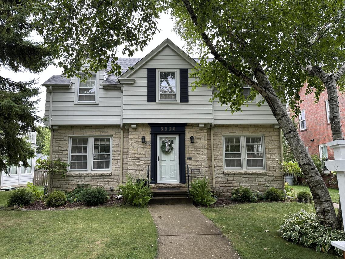5530 N Santa Monica Blvd, Whitefish Bay, WI 53217