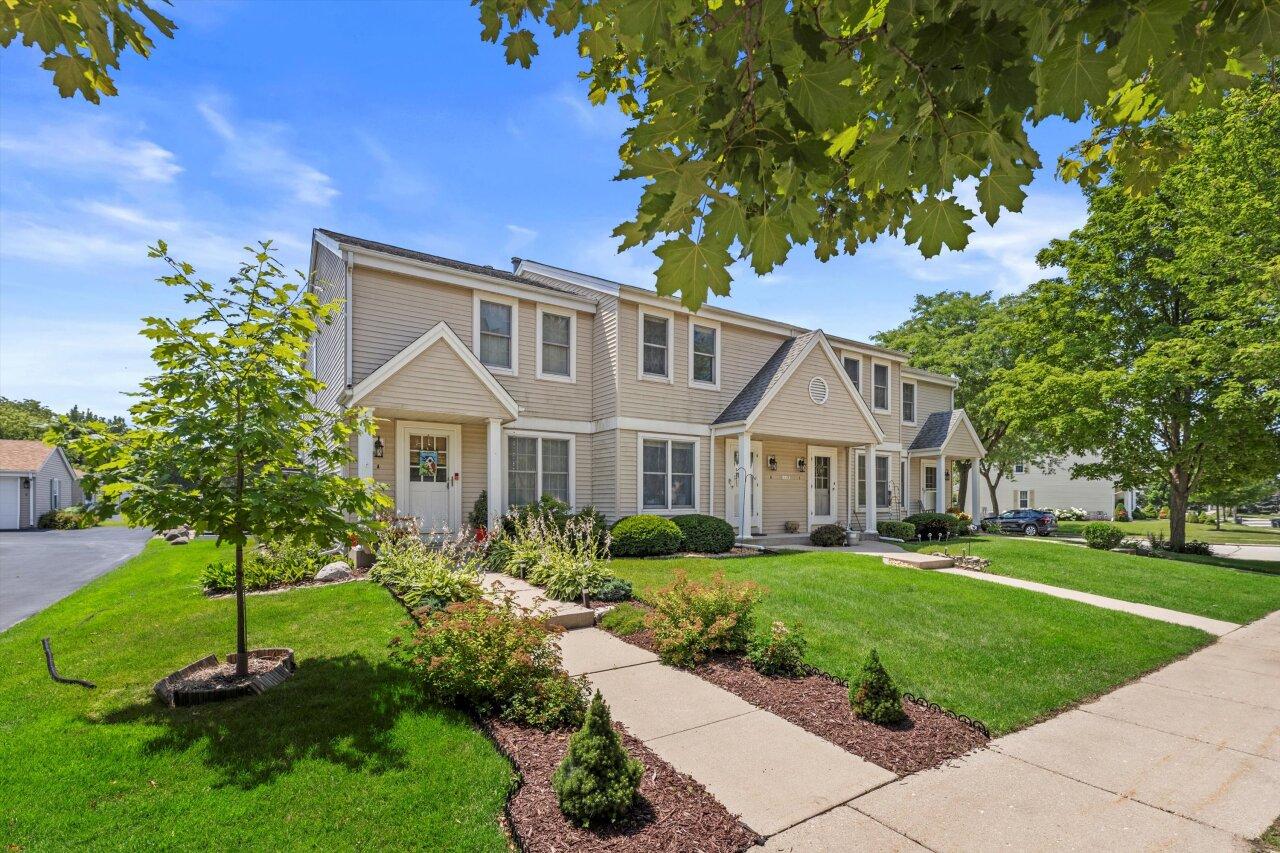 115 E Rivera Dr #B, Waukesha, WI 53189