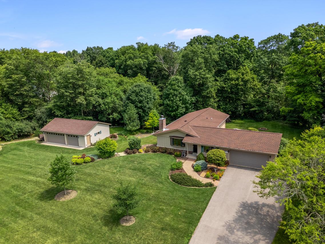 546 Sarah Ln, Cedarburg, WI 53012