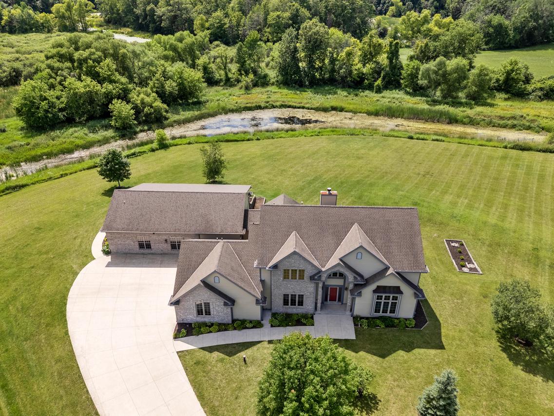 3976 Woodridge Ct, Richfield, WI 53017