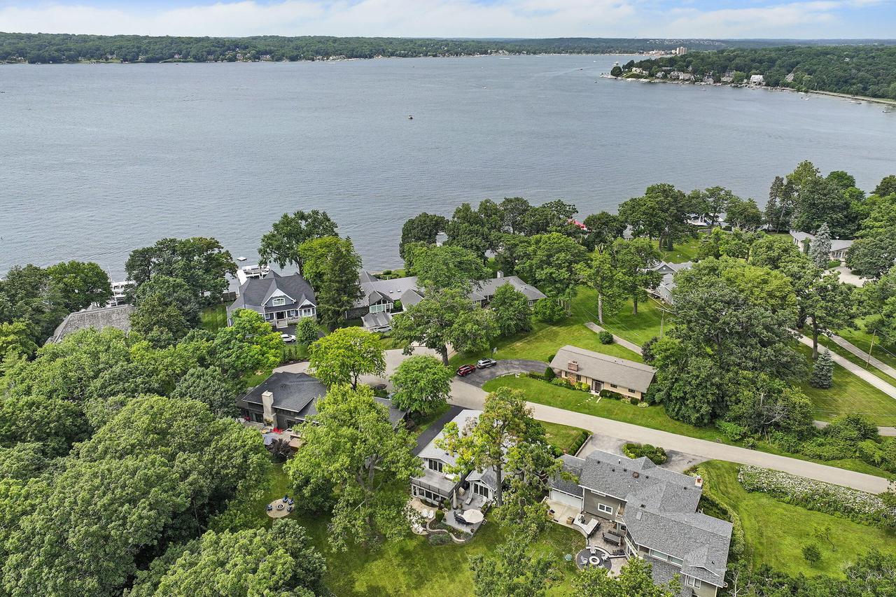 W2891 Hollybush Dr, Linn, WI 53147