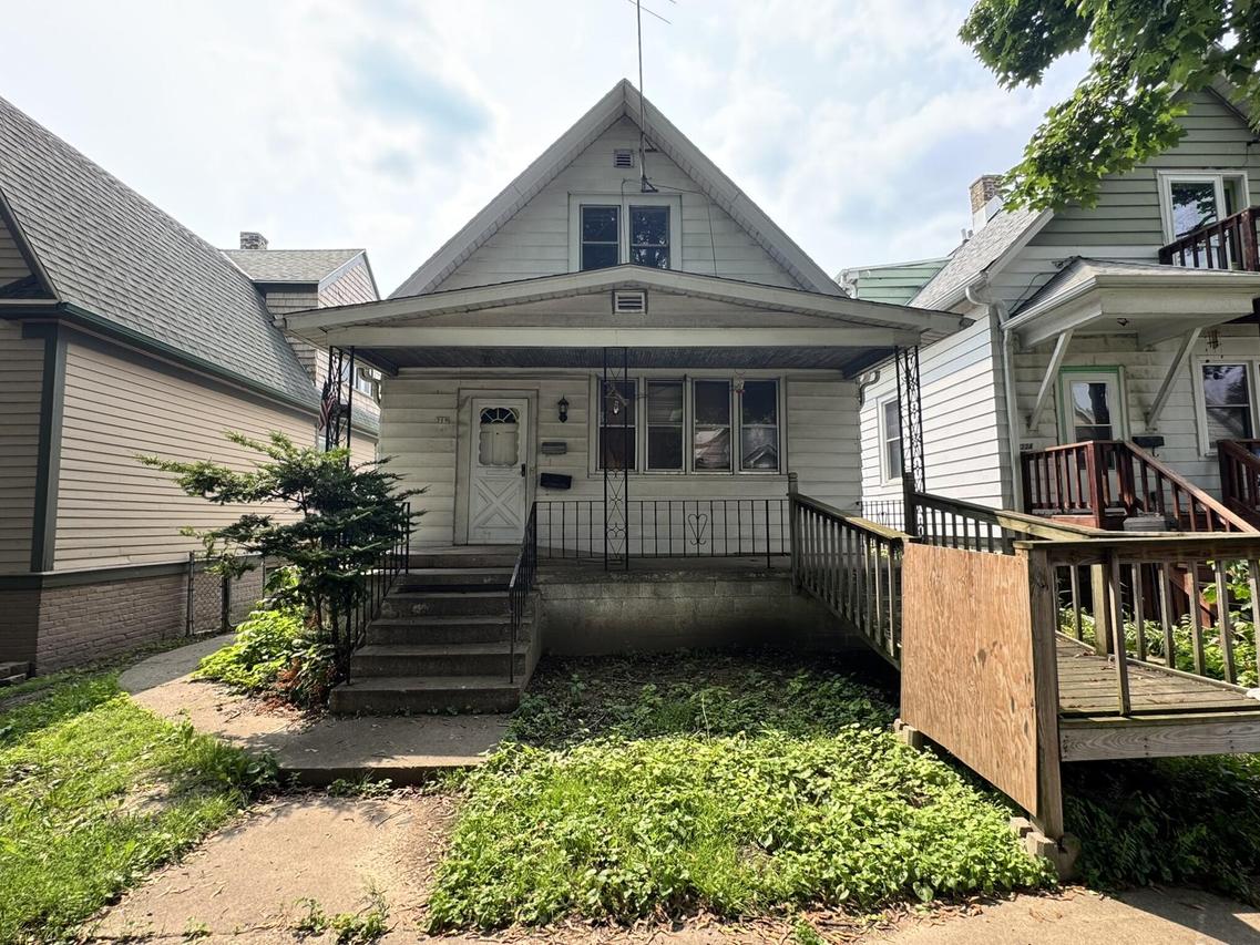 319 N 41st St, Milwaukee, WI 53208