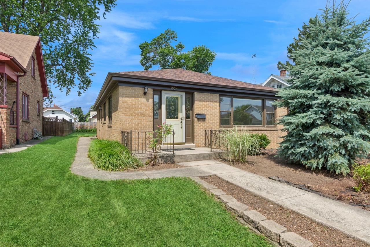 1524 Arthur Ave, Racine, WI 53405