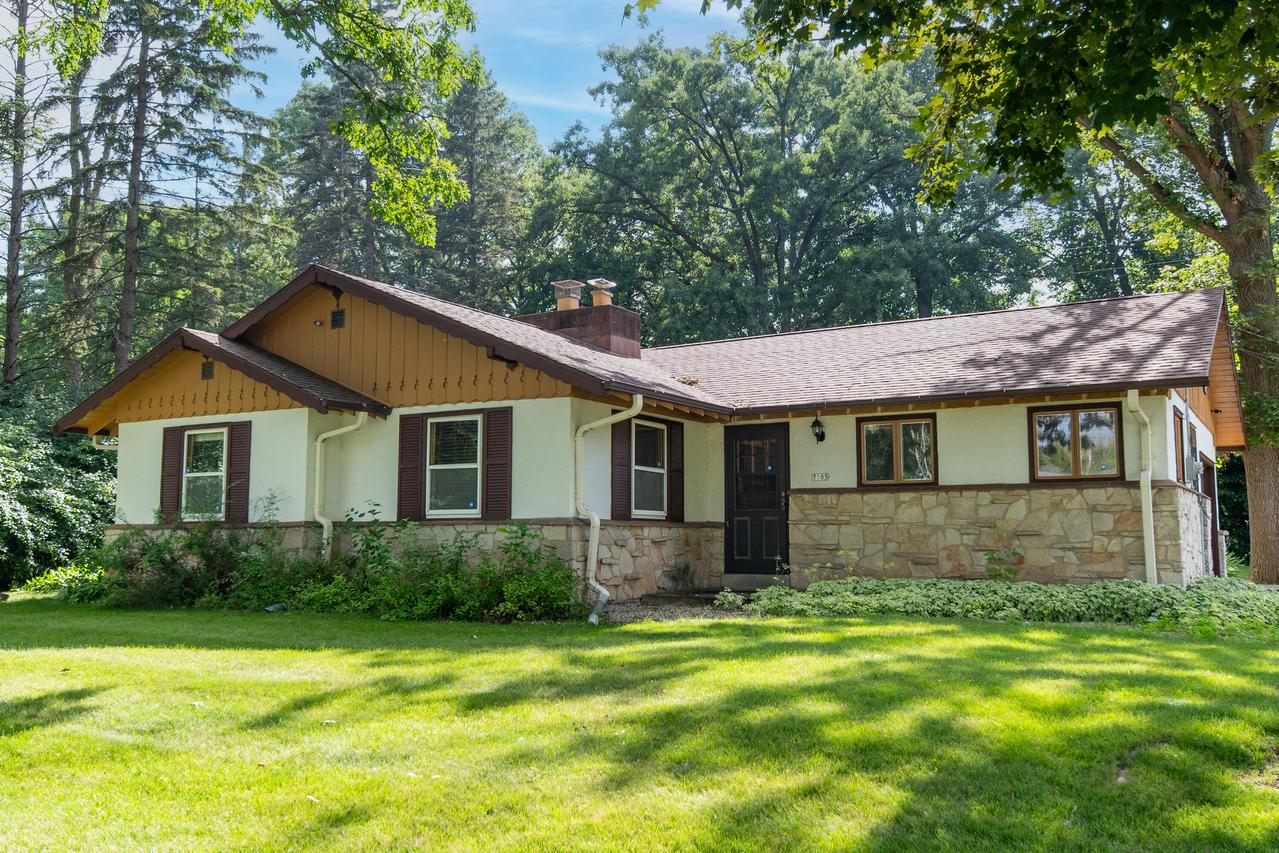 7505 N 79th St, Milwaukee, WI 53223