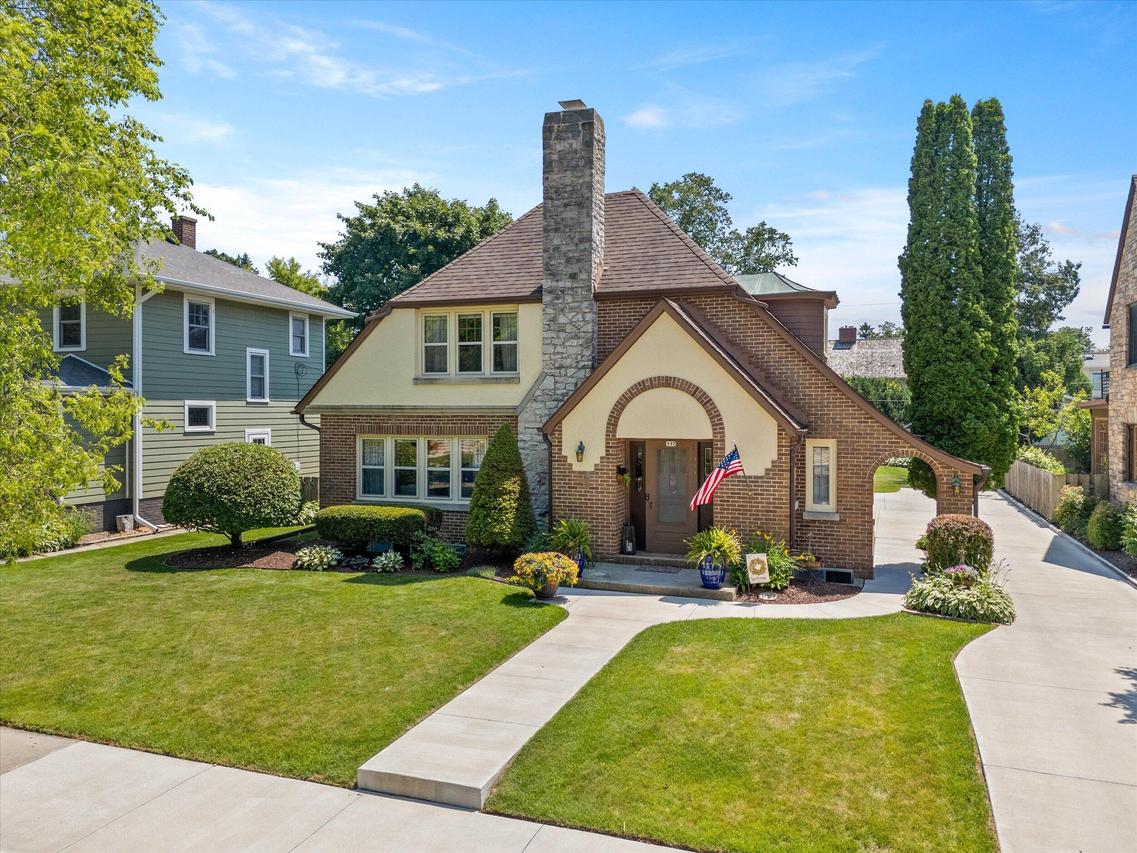 117 Lake Ct, Sheboygan, WI 53081