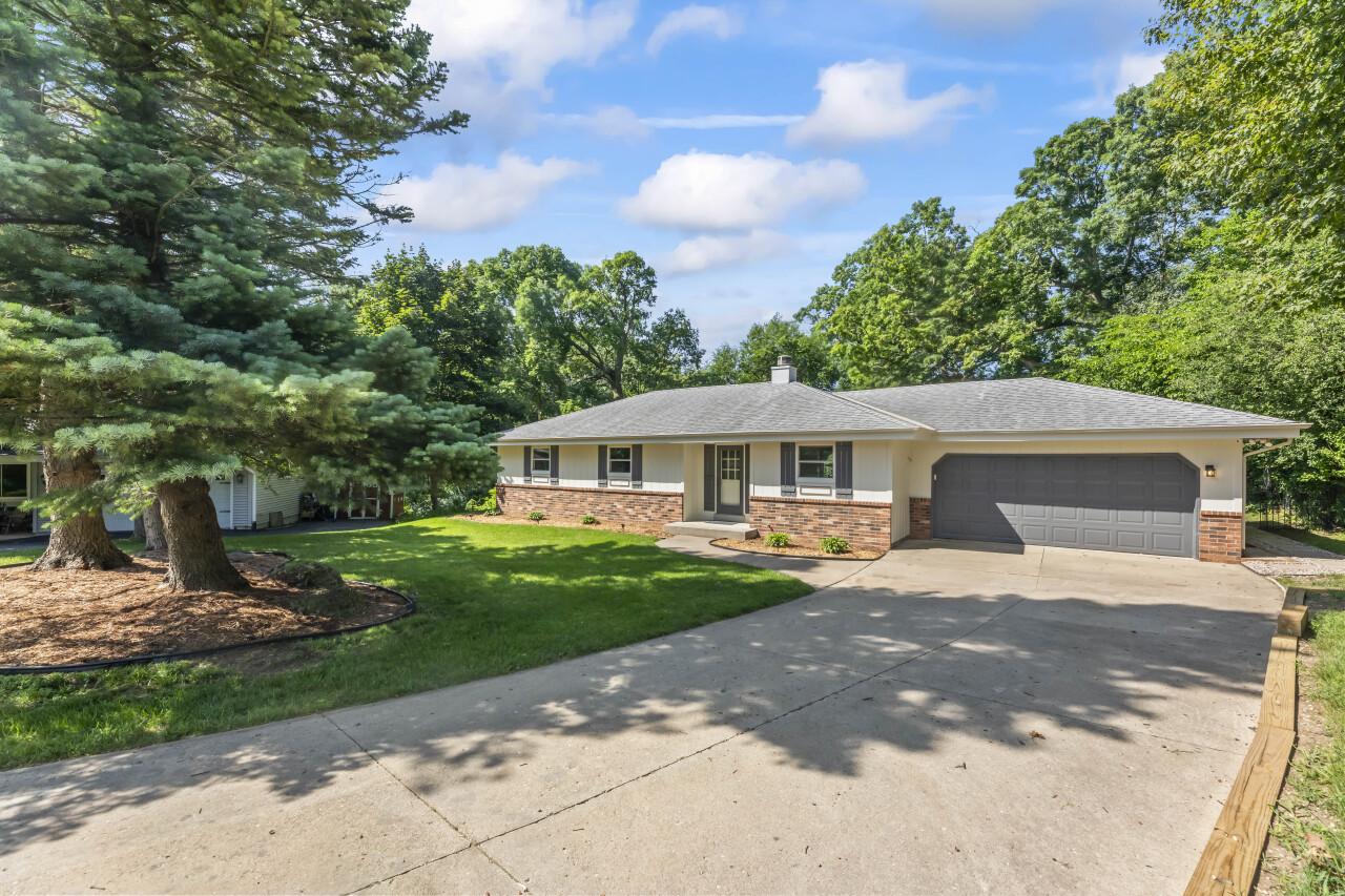 731 Mansfield Cir, Hartland, WI 53029