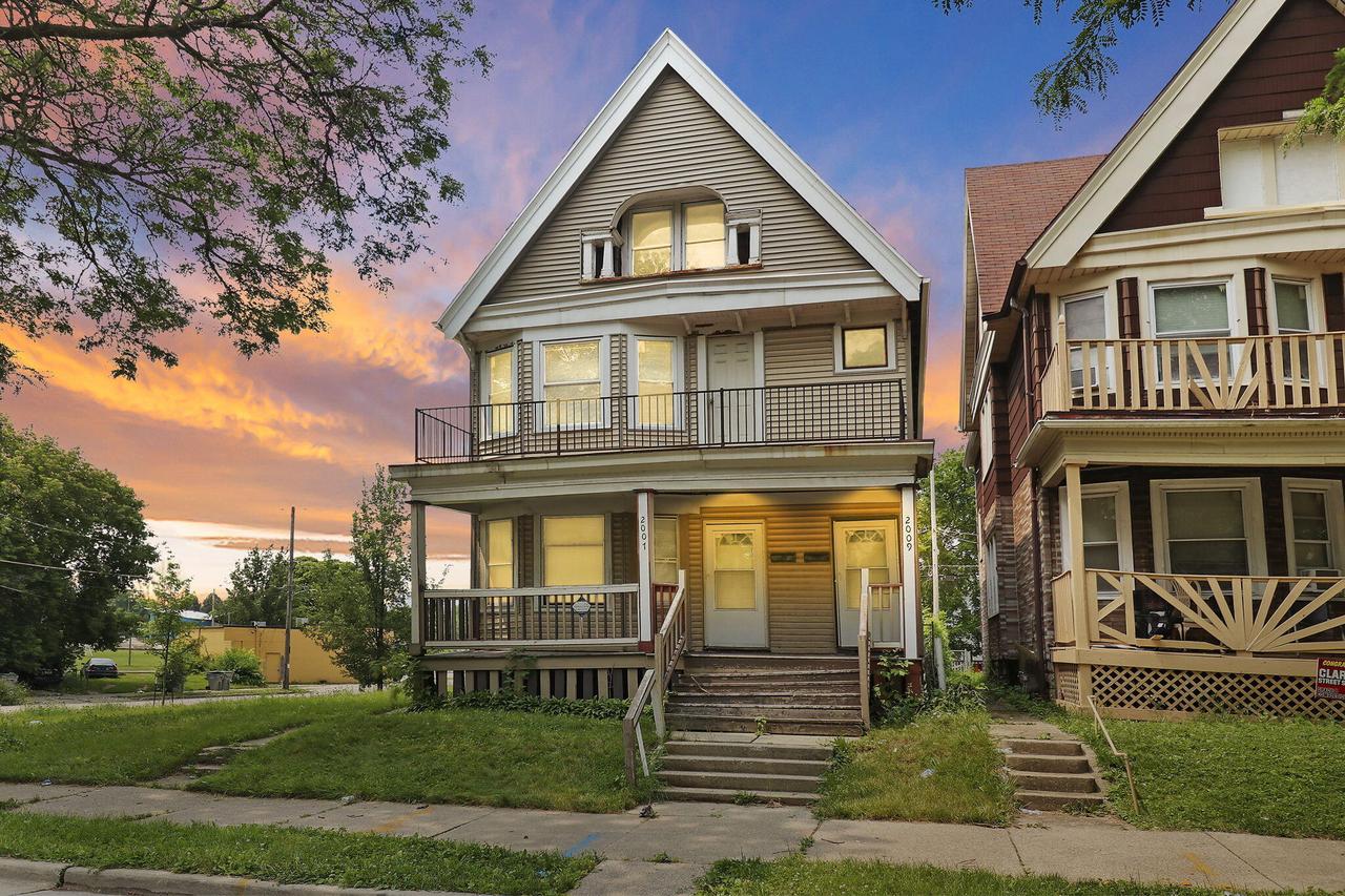 2007 N 40th St #2009, Milwaukee, WI 53208