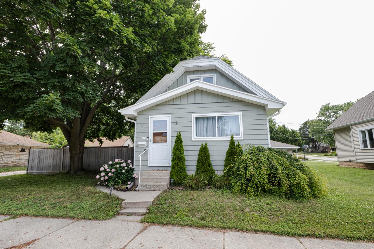 2004 17th Ave, South Milwaukee, WI 53172