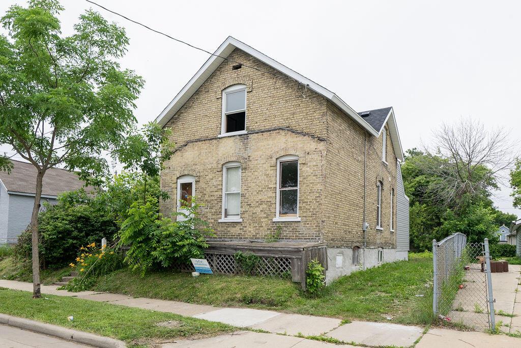 1606 Dr Martin Luther King Dr, Racine, WI 53404