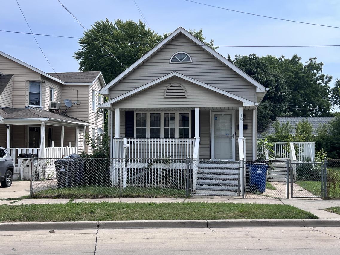 1129 Dr Martin Luther King Dr, Racine, WI 53404