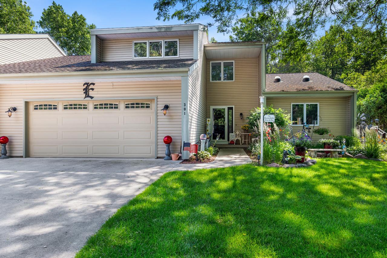 800 Stoney Brook #301, Manitowoc, WI 54220