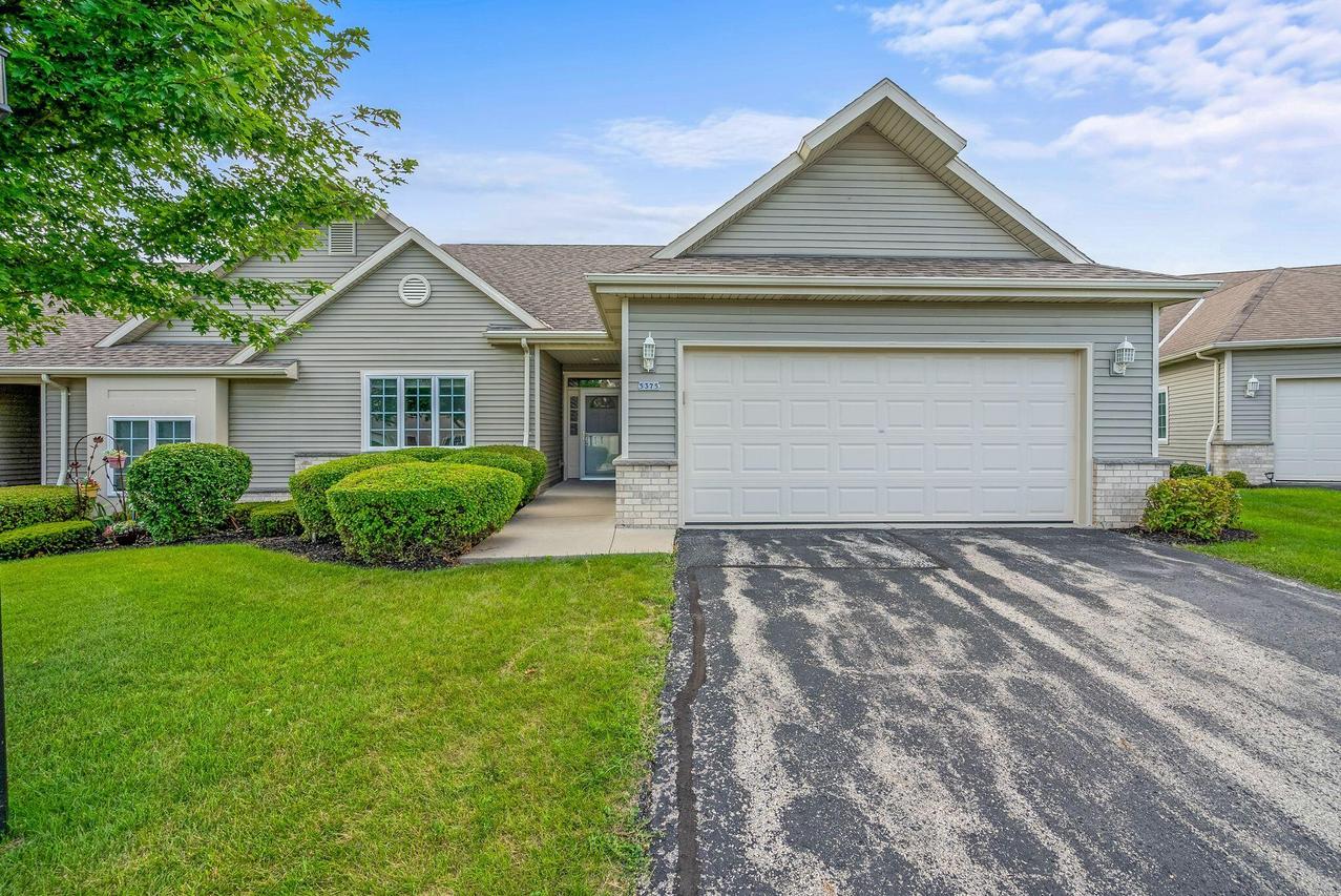5375 S Butterfield Way, Greenfield, WI 53221