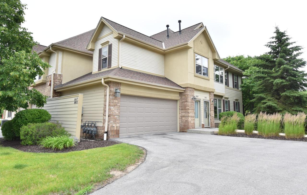 8619 S Deerwood Ln, Franklin, WI 53132
