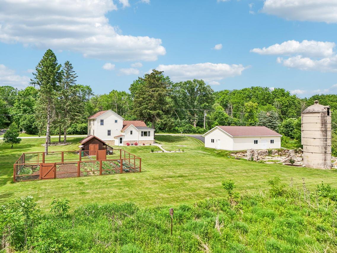 N64W20755 Mill Rd, Menomonee Falls, WI 53051